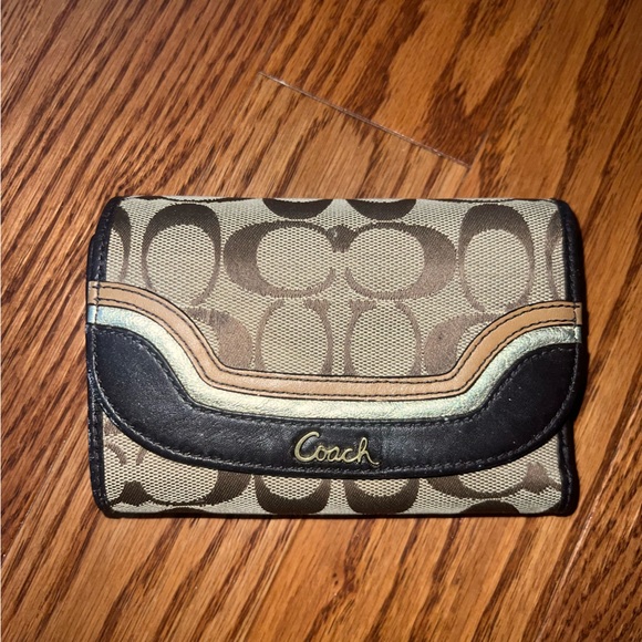 Coach Wallet - Picture 1 of 6